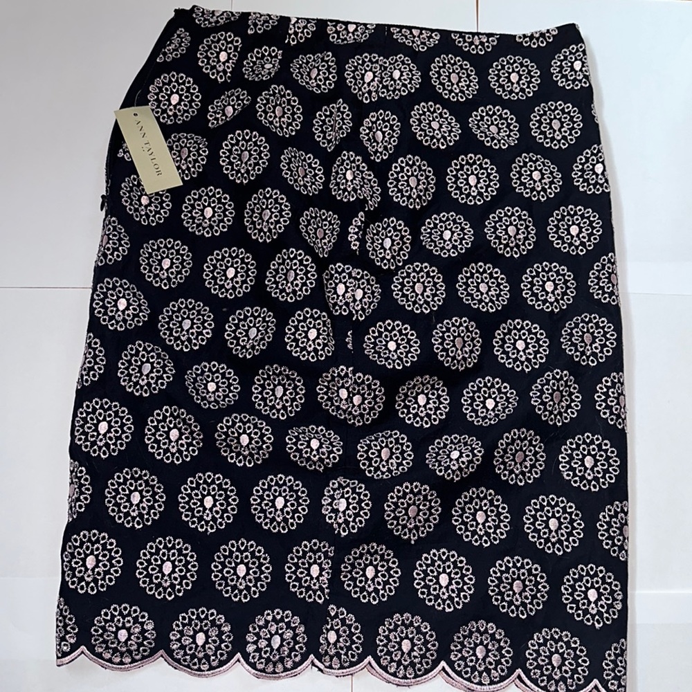 ANN TAYLOR SKIRT - NEVER WORN